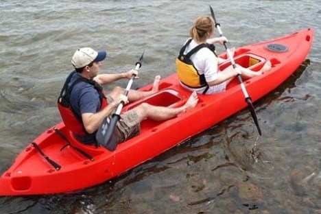 a small boat in a body of water