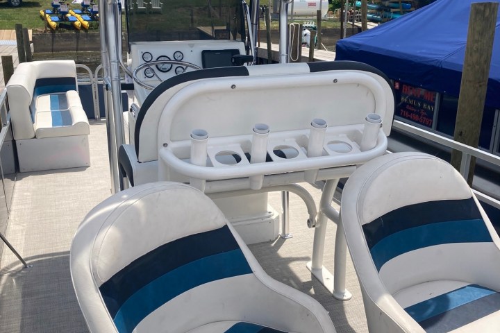 a group of lawn chairs sitting on top of a boat